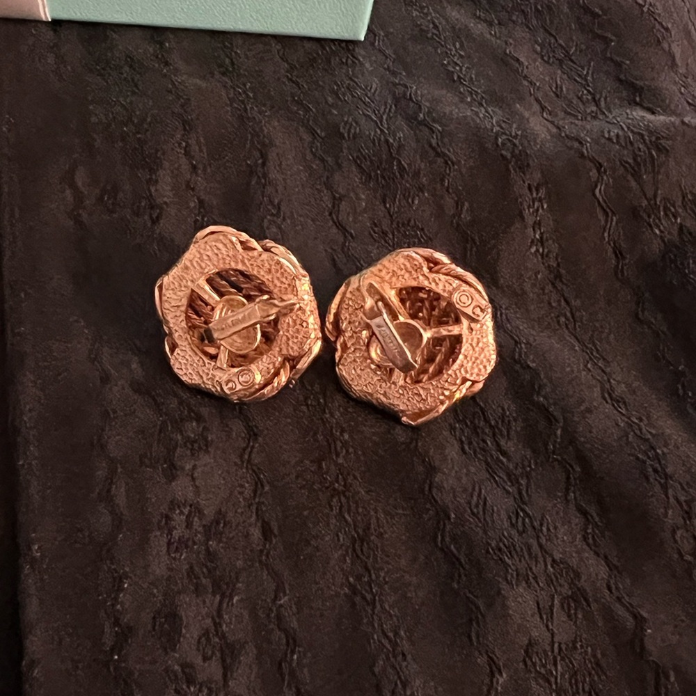 VINTAGE SIGNED CASTLECLIFF GOLD CLIP EARRINGS - Picture 3 of 7